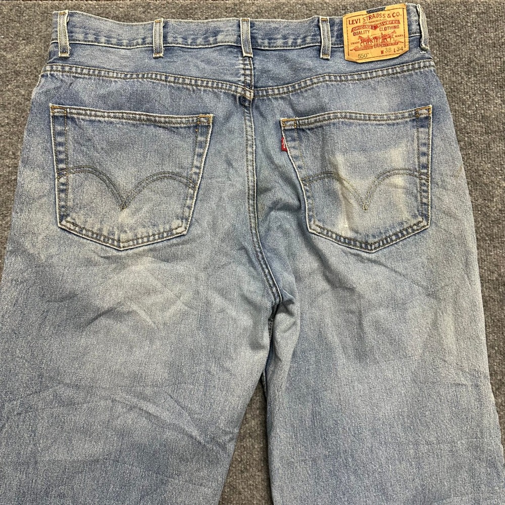 Levi's Jeans Mens Size 38x34 Light Wash 550 Relaxed Fit Cotton Denim Blue Casual - Picture 8 of 9